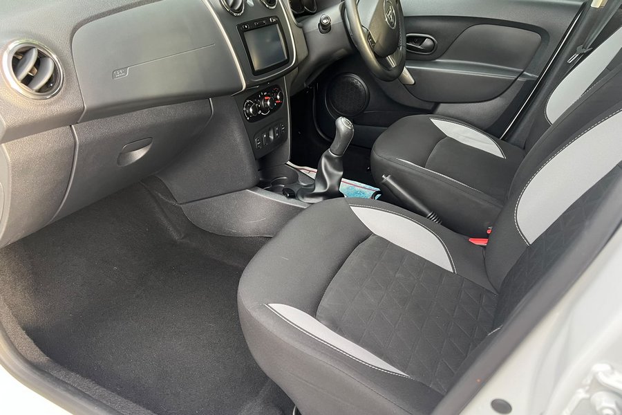 2015 (15) Dacia Sandero Stepway 0.9TCE Laureate  