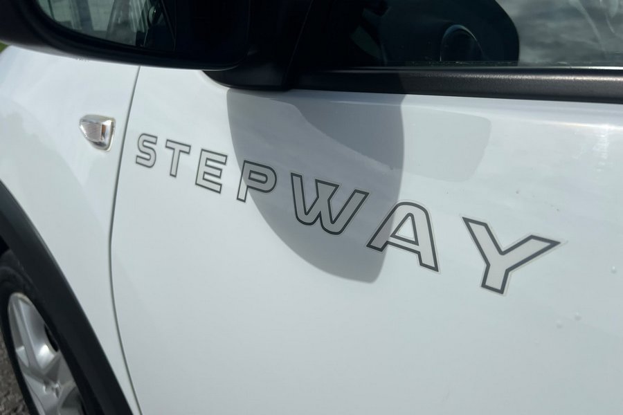 2015 (15) Dacia Sandero Stepway 0.9TCE Laureate  