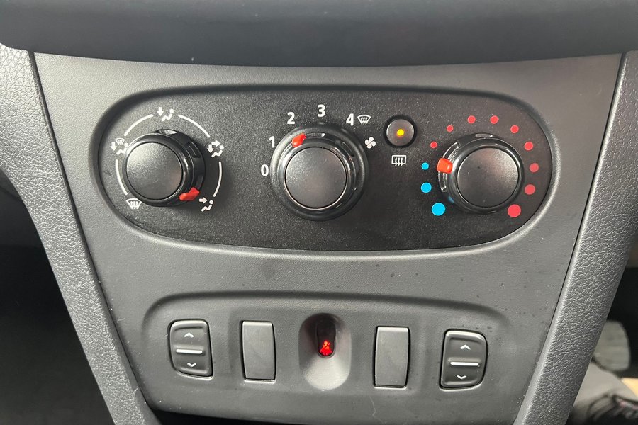 2014  (64) Dacia Sandero Ambience Tce 0.9 