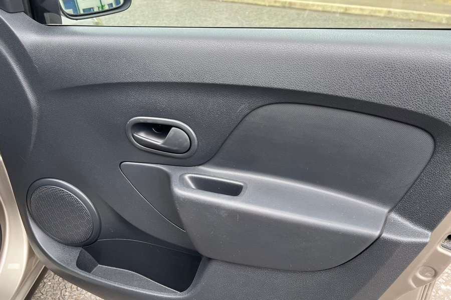 2014  (64) Dacia Sandero Ambience Tce 0.9 