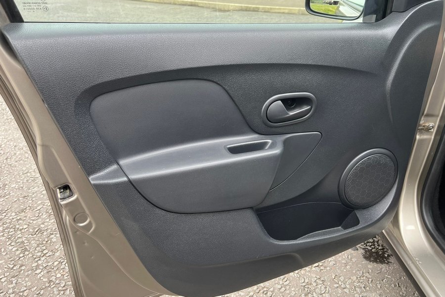 2014  (64) Dacia Sandero Ambience Tce 0.9 